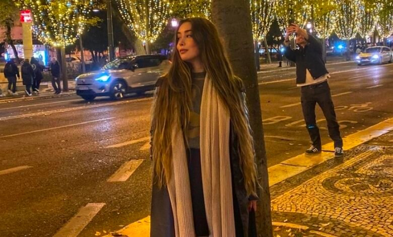 روميساء بن عياش تفجّر مفاجأة فنية وتدخل عالم التمثيل من الباب العريض باسمها الفني الجديد «رومي الجزائرية»