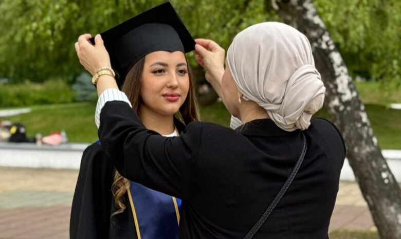 إنجاز أكاديمي مريم علي عبد علي تنهي مشوارها في طب الأسنان بنجاح مميز
