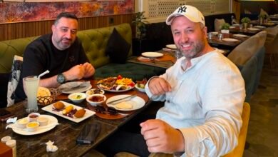غداء فني يجمع الفنان رياض العمر والفنان أحمد عبد الحميد في مطعم الغنوج بالمغرب