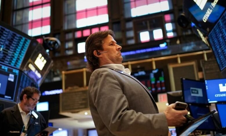 المستثمرون يحذرون مع ارتفاع عوائد السندات وضغوط أسواق الطاقة