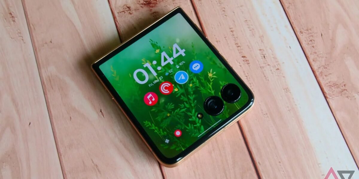 أخيرًا سيصبح هاتف موتورولا القابل للطي التالي مزودًا بالكامل بـ Galaxy Z Fold