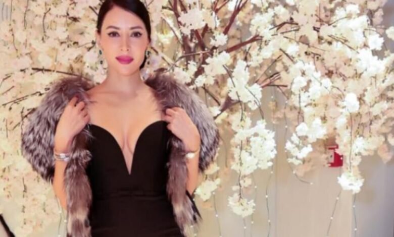 Supermodel Nesrin Sanad Mesmerizes Her Audience Attention
