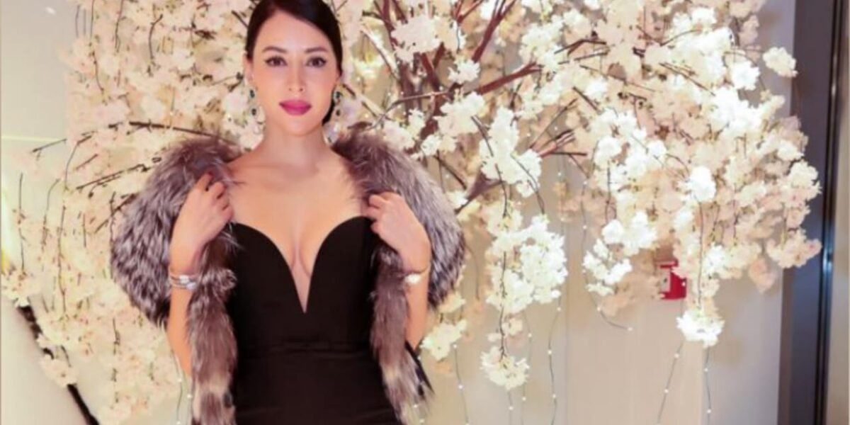 Supermodel Nesrin Sanad Mesmerizes Her Audience Attention