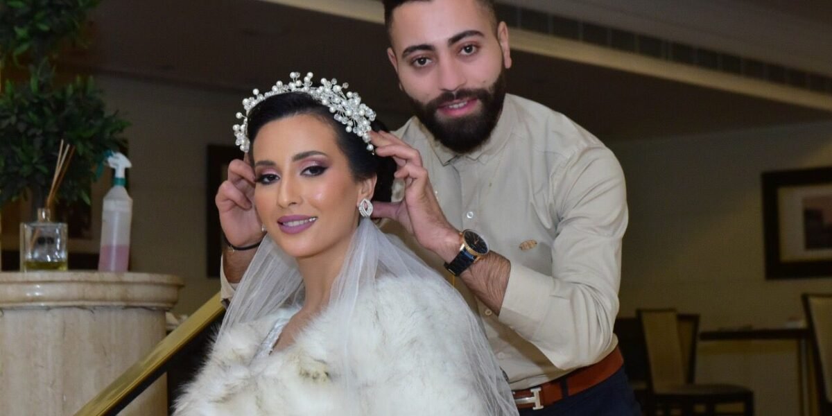 علاء خضرا مزين الشعر يدفعه طموحه نحو النجاح